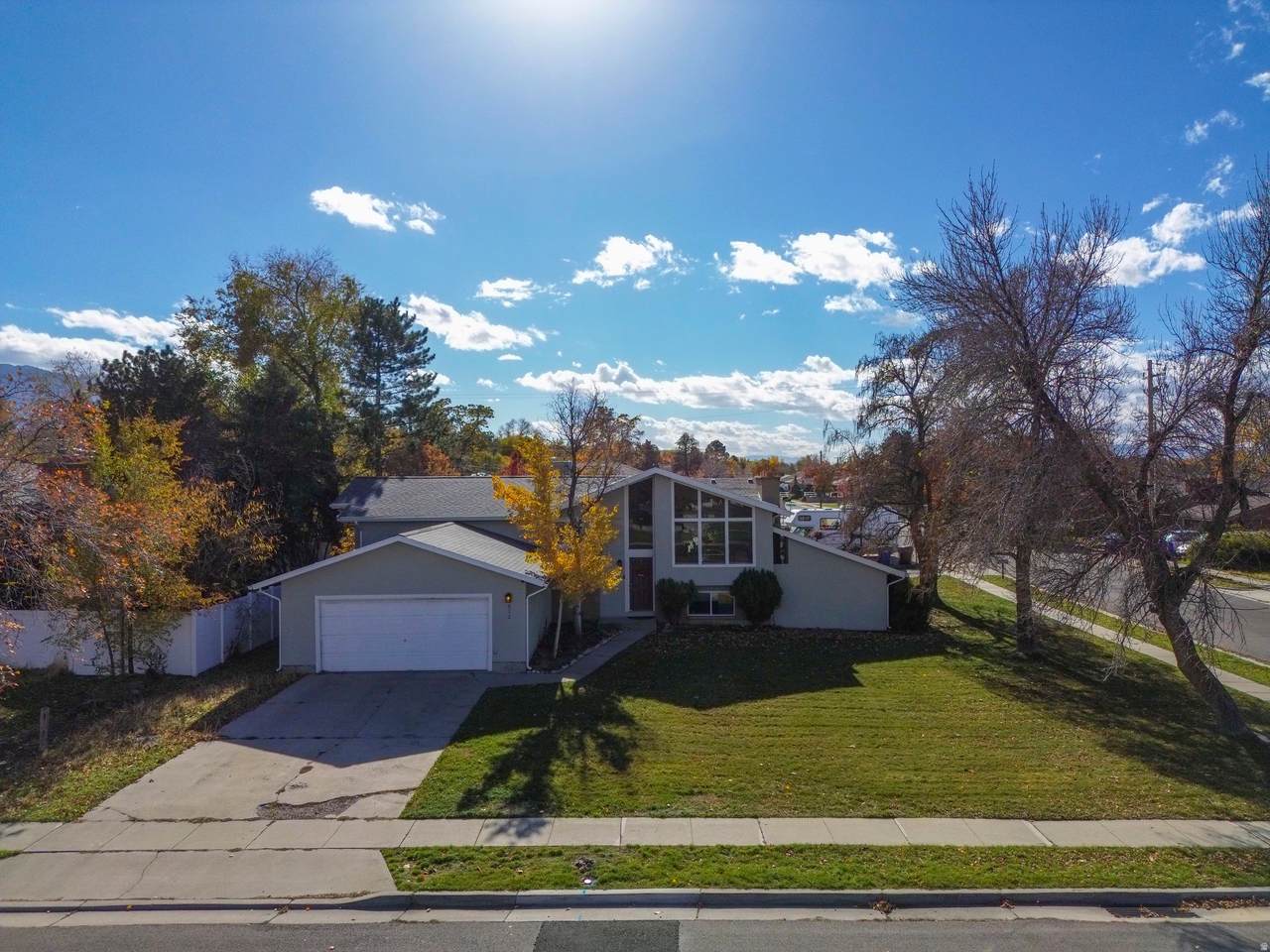 512 Larchwood Dr - Photo 1