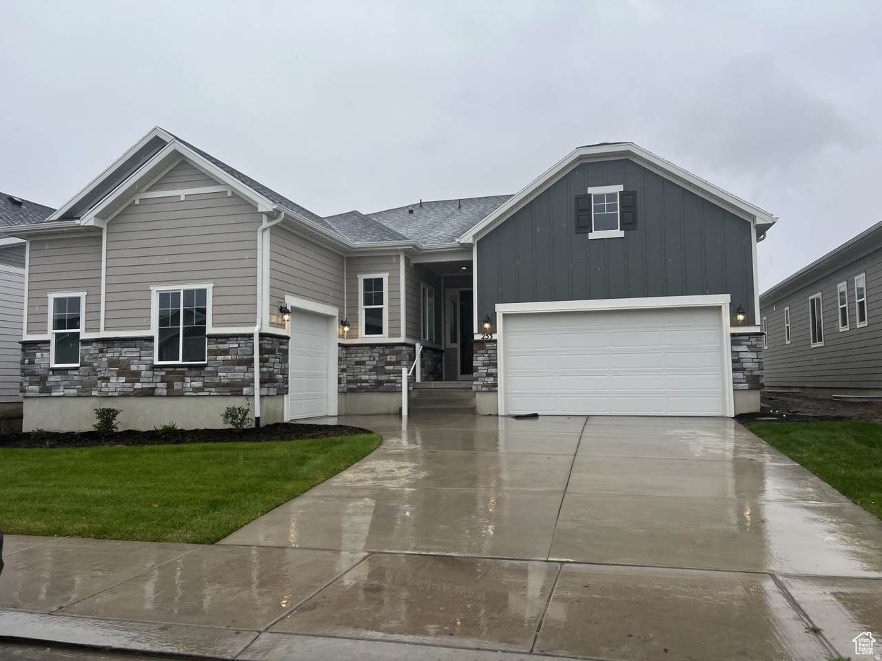 253 Polaris Dr - Photo 1