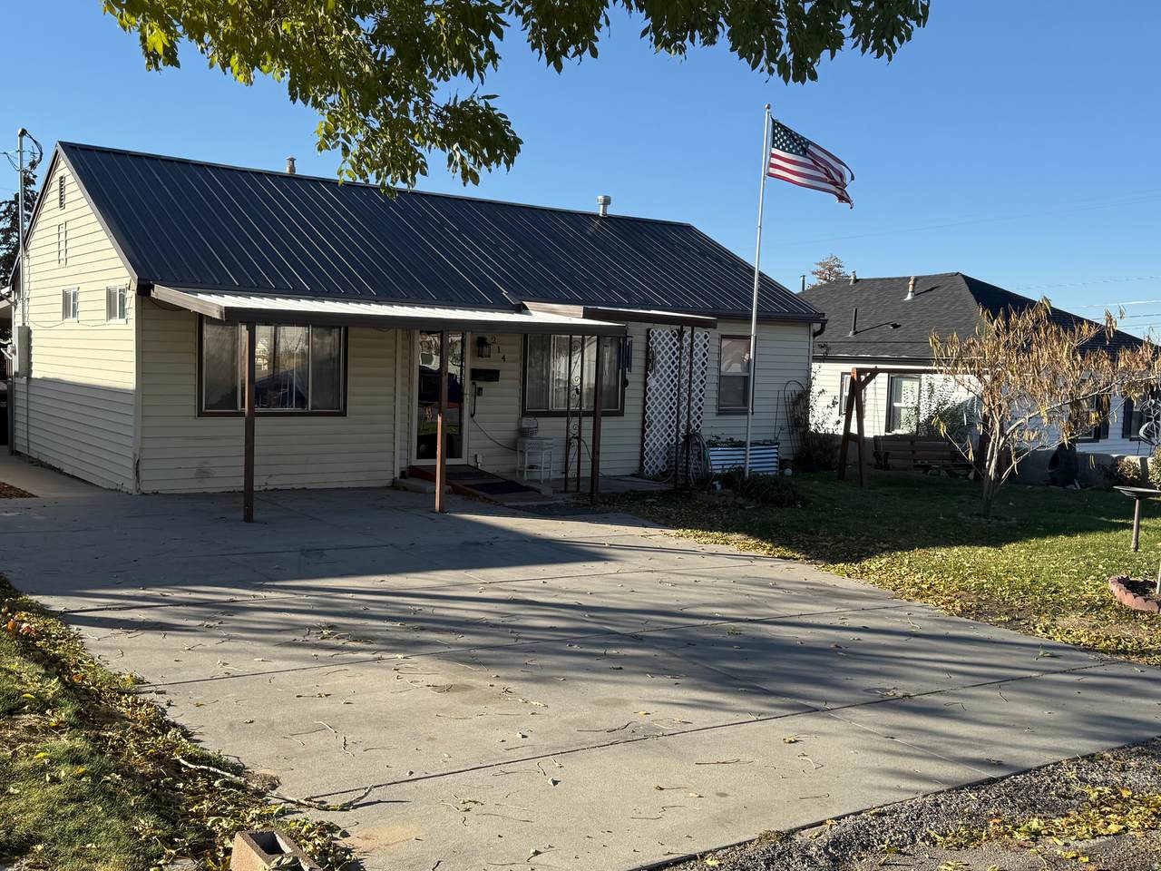 214 3RD St - Photo 1