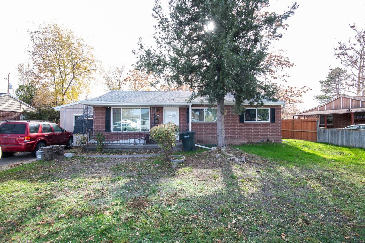 1425 Carlos Dr - Photo 1