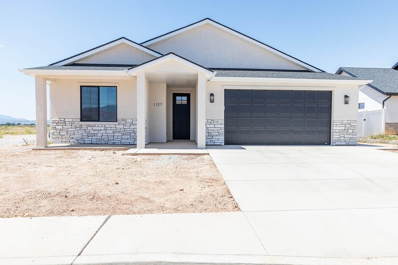 1148 Yucca St - Photo 1