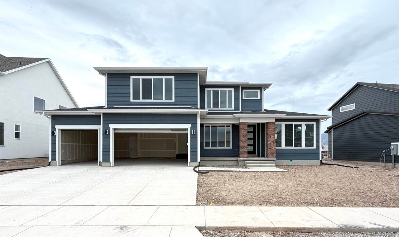 2982 Kingbird Dr - Photo 1