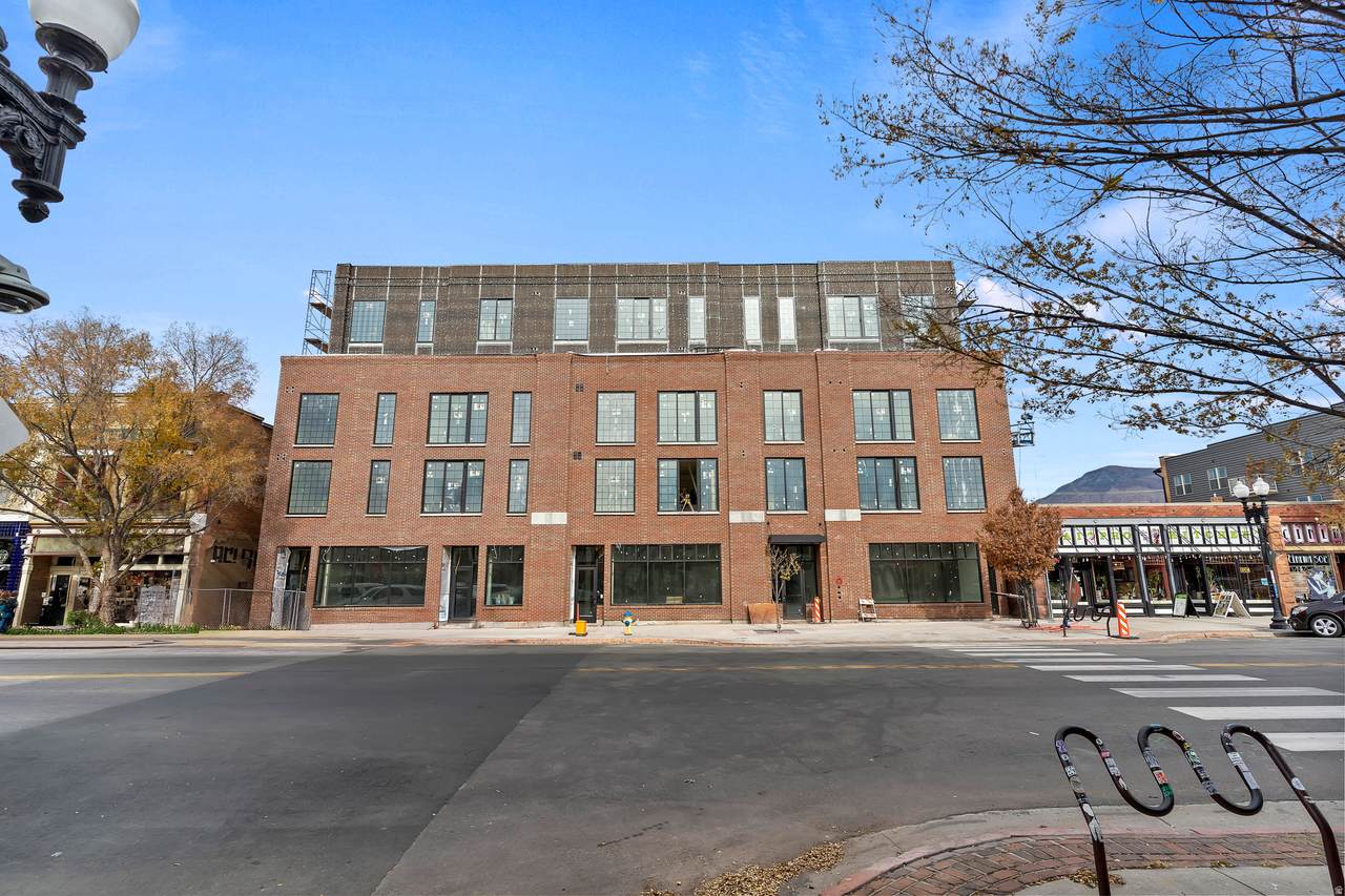 144 25TH St - Photo 1