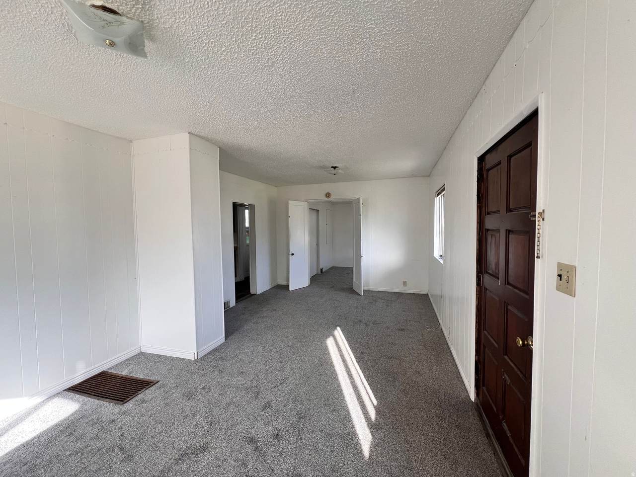 333 Railroad Ave - Photo 1