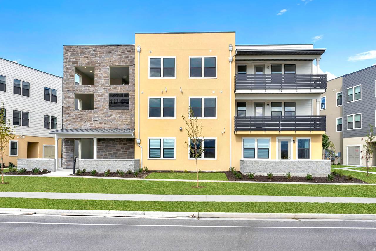 736 W Blue Magic Ln - Photo 1