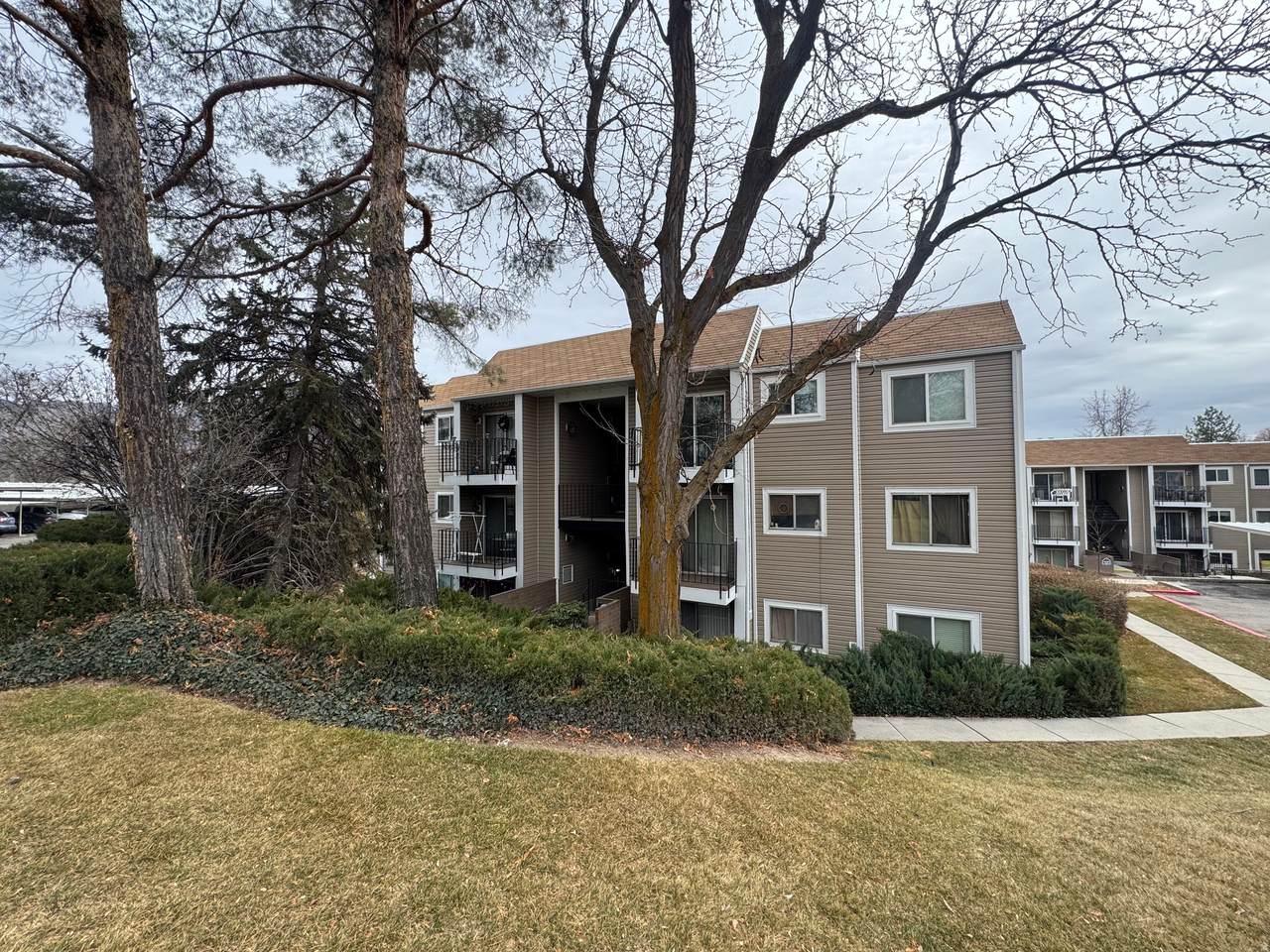 1044 Quail Park Dr - Photo 1