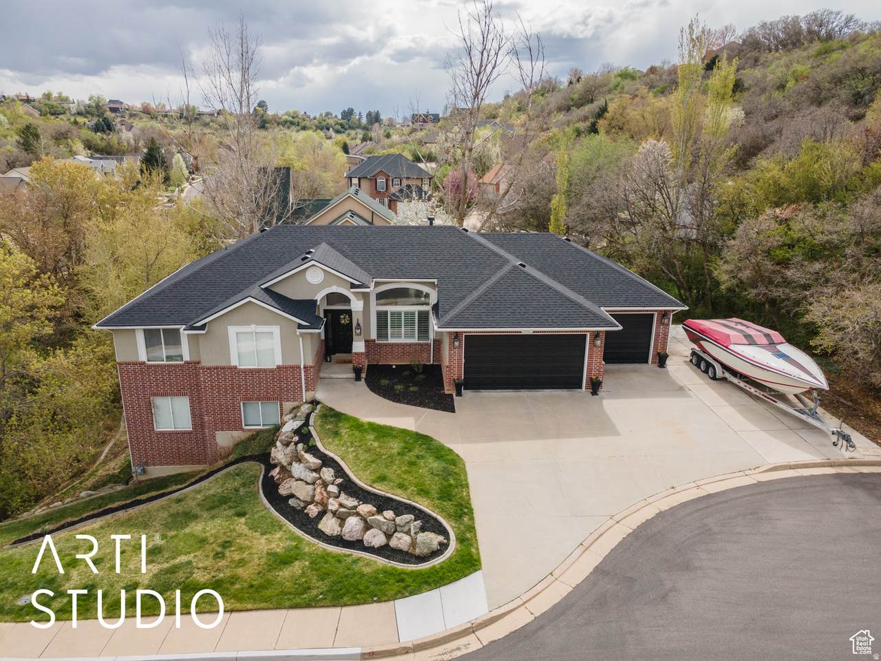 1907 Bridge Ct - Photo 1