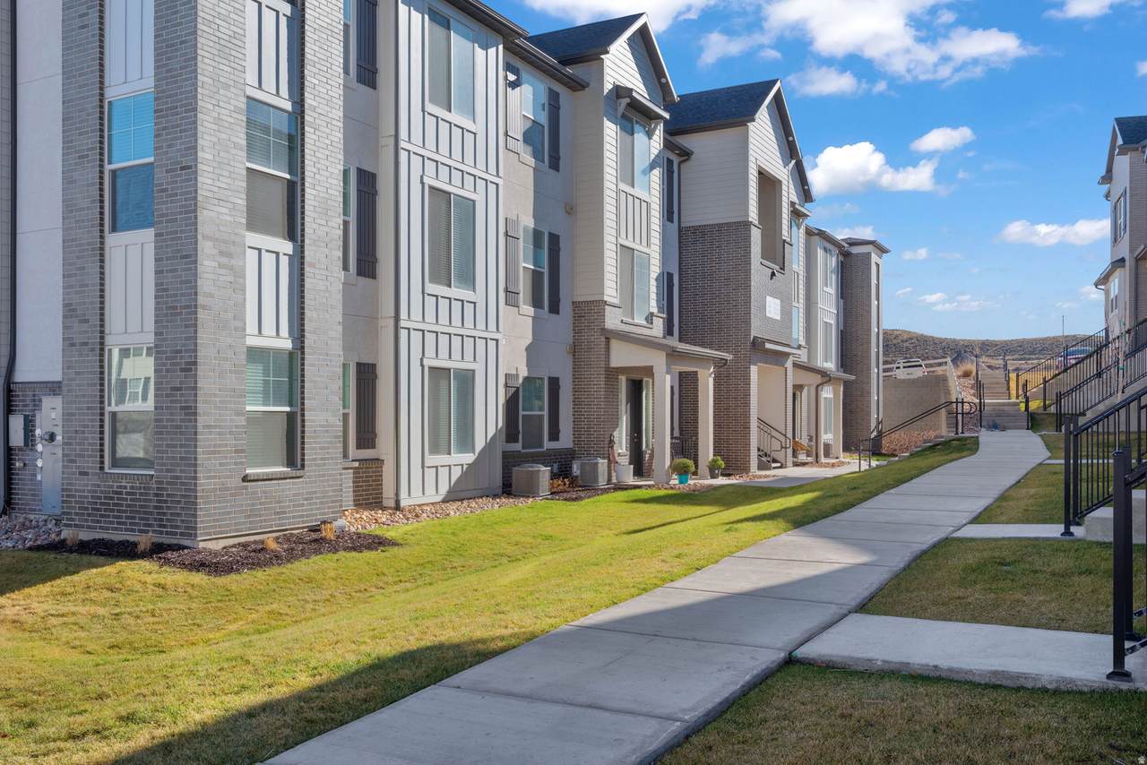 753 Favreau Ln - Photo 1