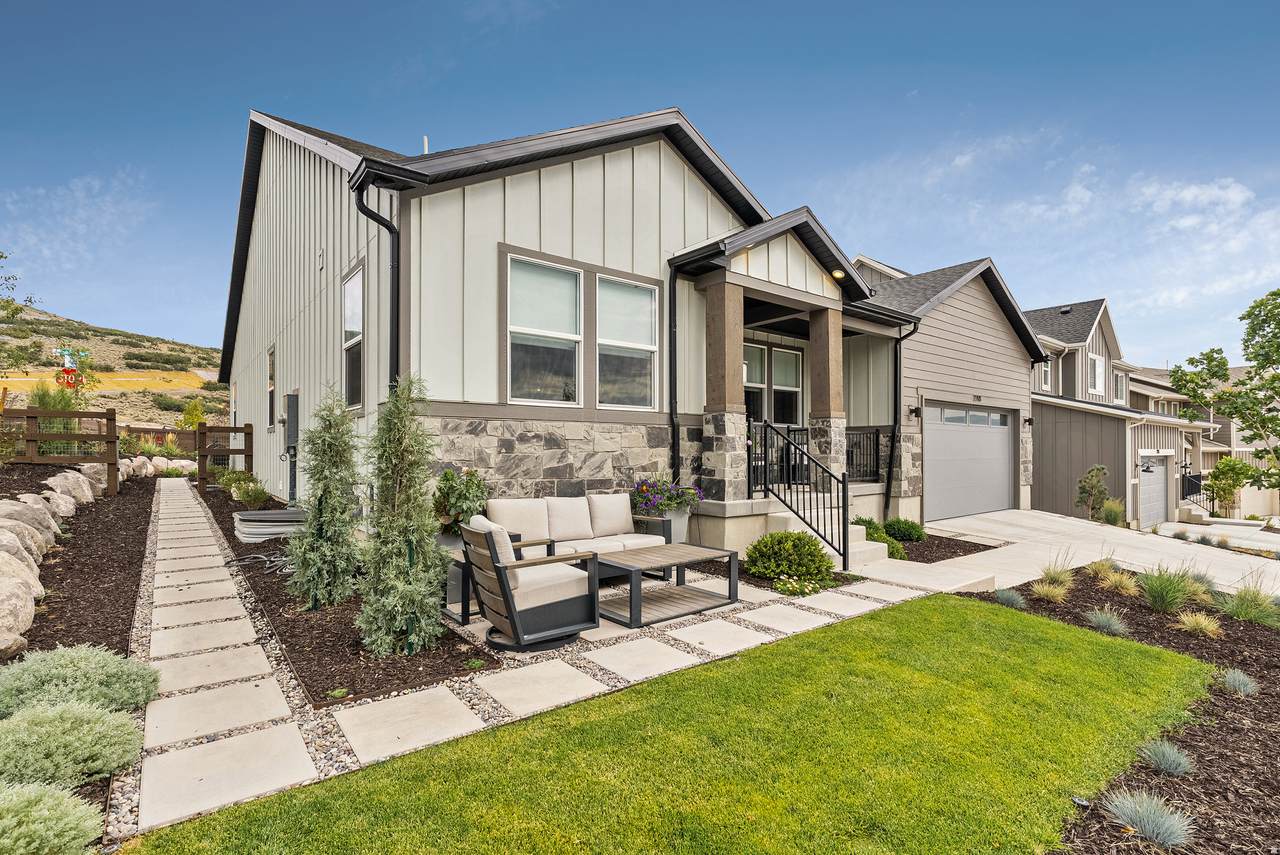 2298 Meadowside Way - Photo 1