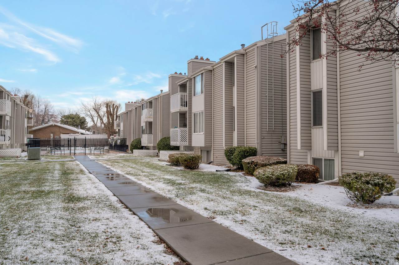 875 Arrowhead Ln - Photo 1