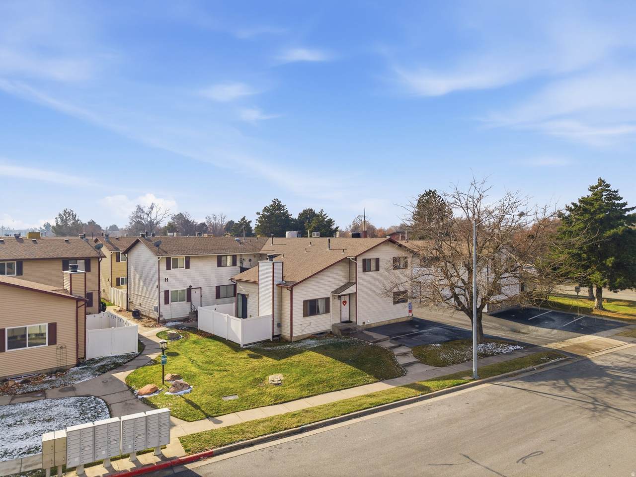 5235 Glendon St - Photo 1