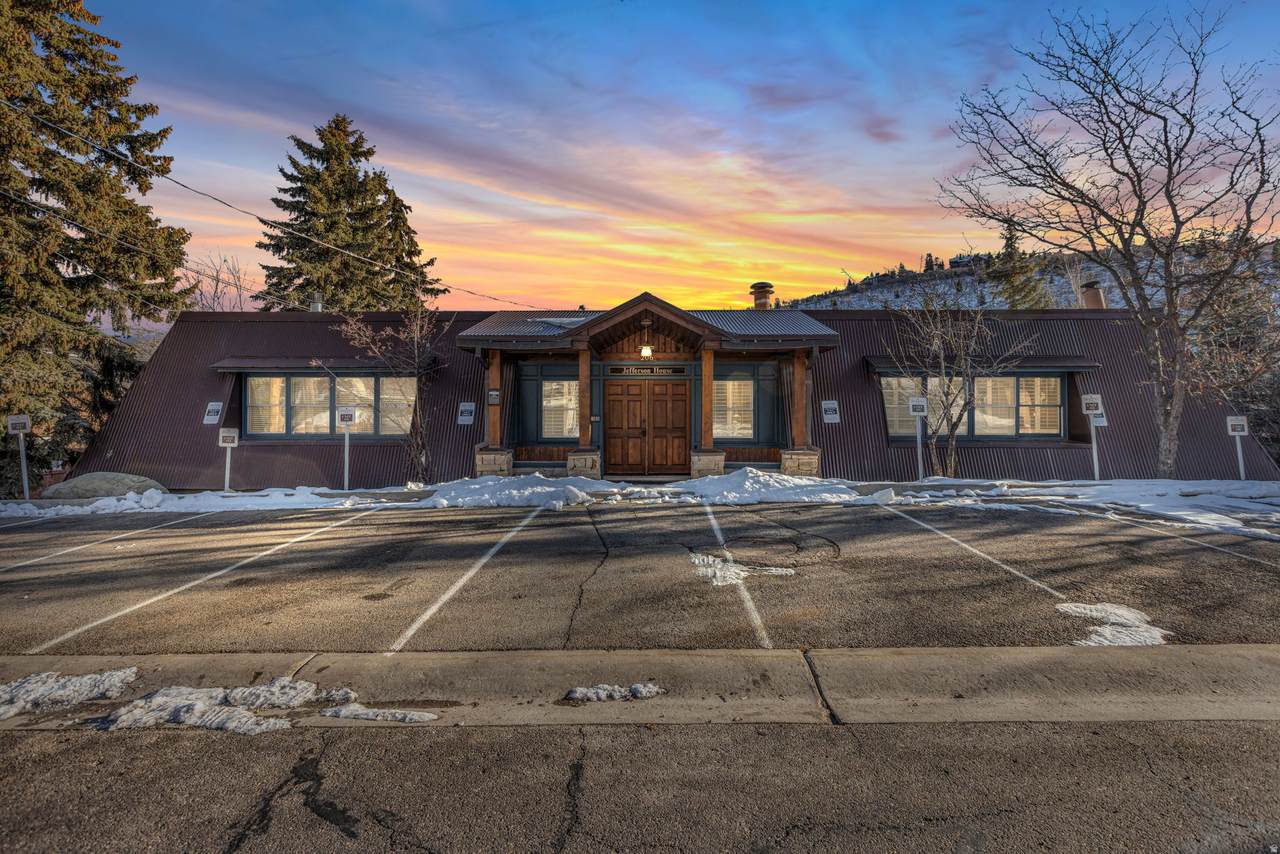 206 Park Ave - Photo 1