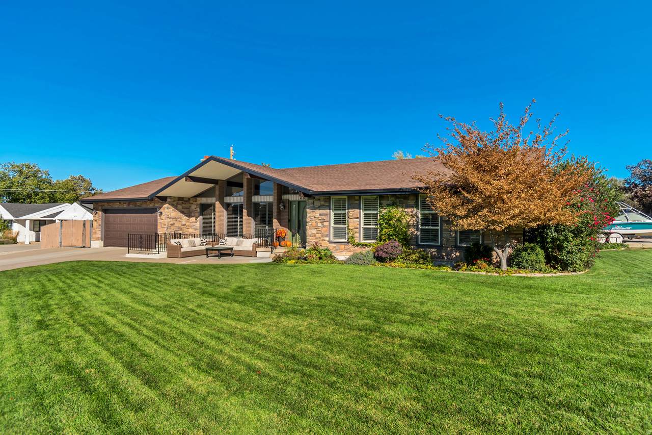 2415 Arnett Dr - Photo 1