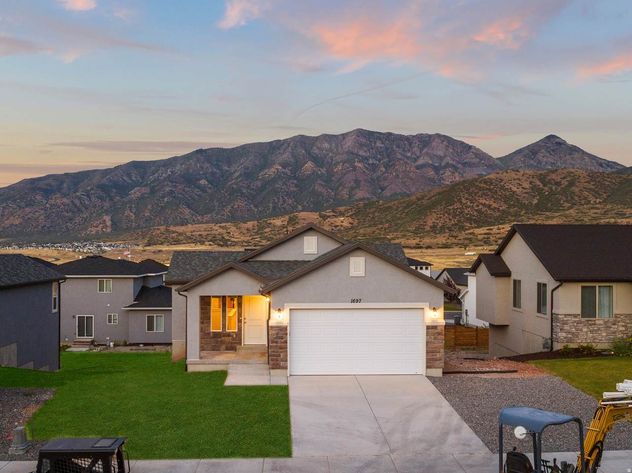 1957 Foxwood Rd - Photo 1