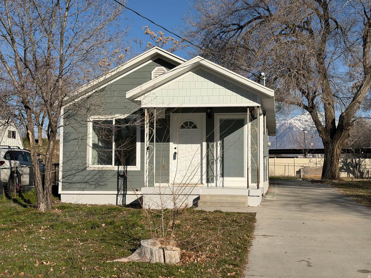 344 13TH St - Photo 1