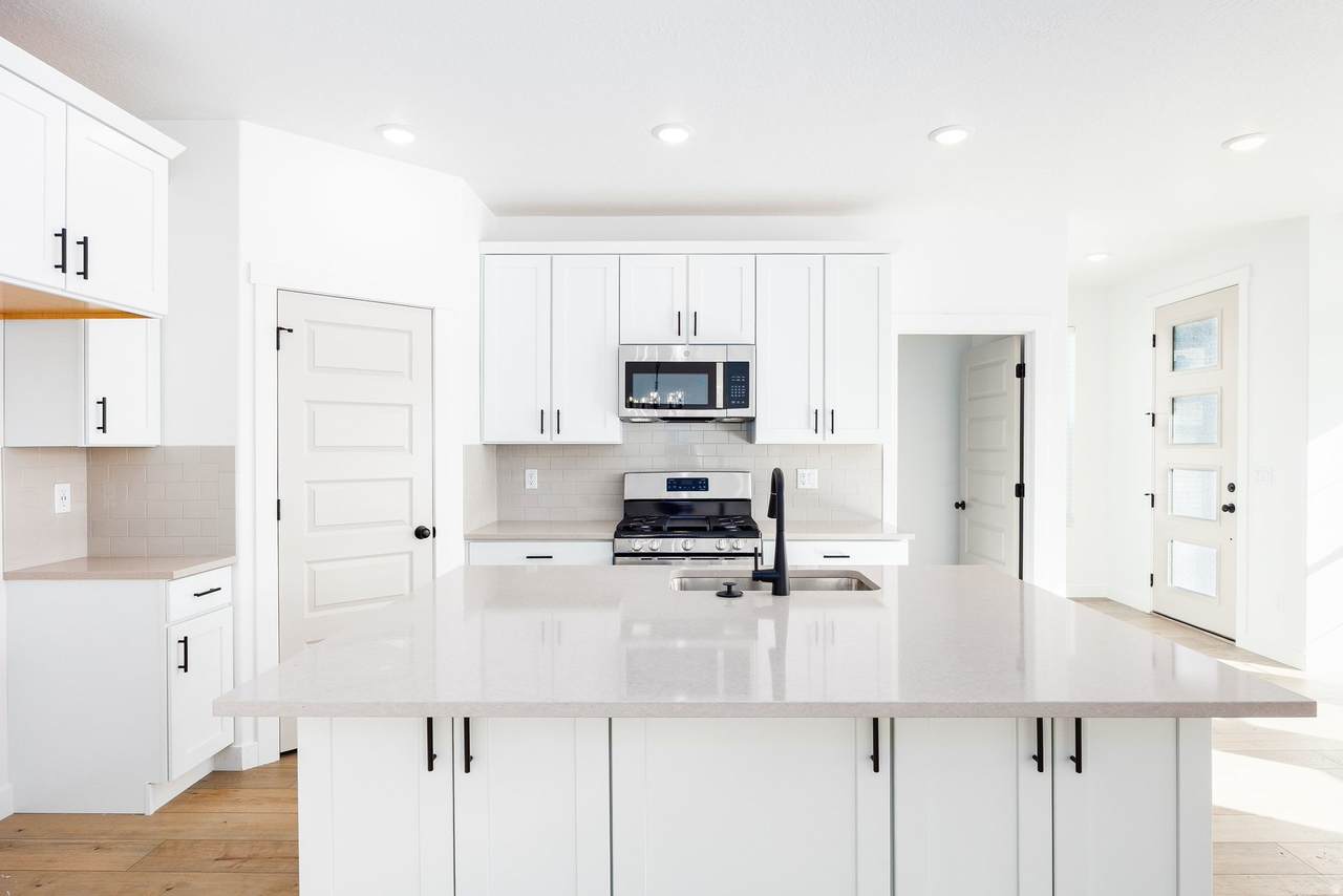 3043 Clover Ct - Photo 1