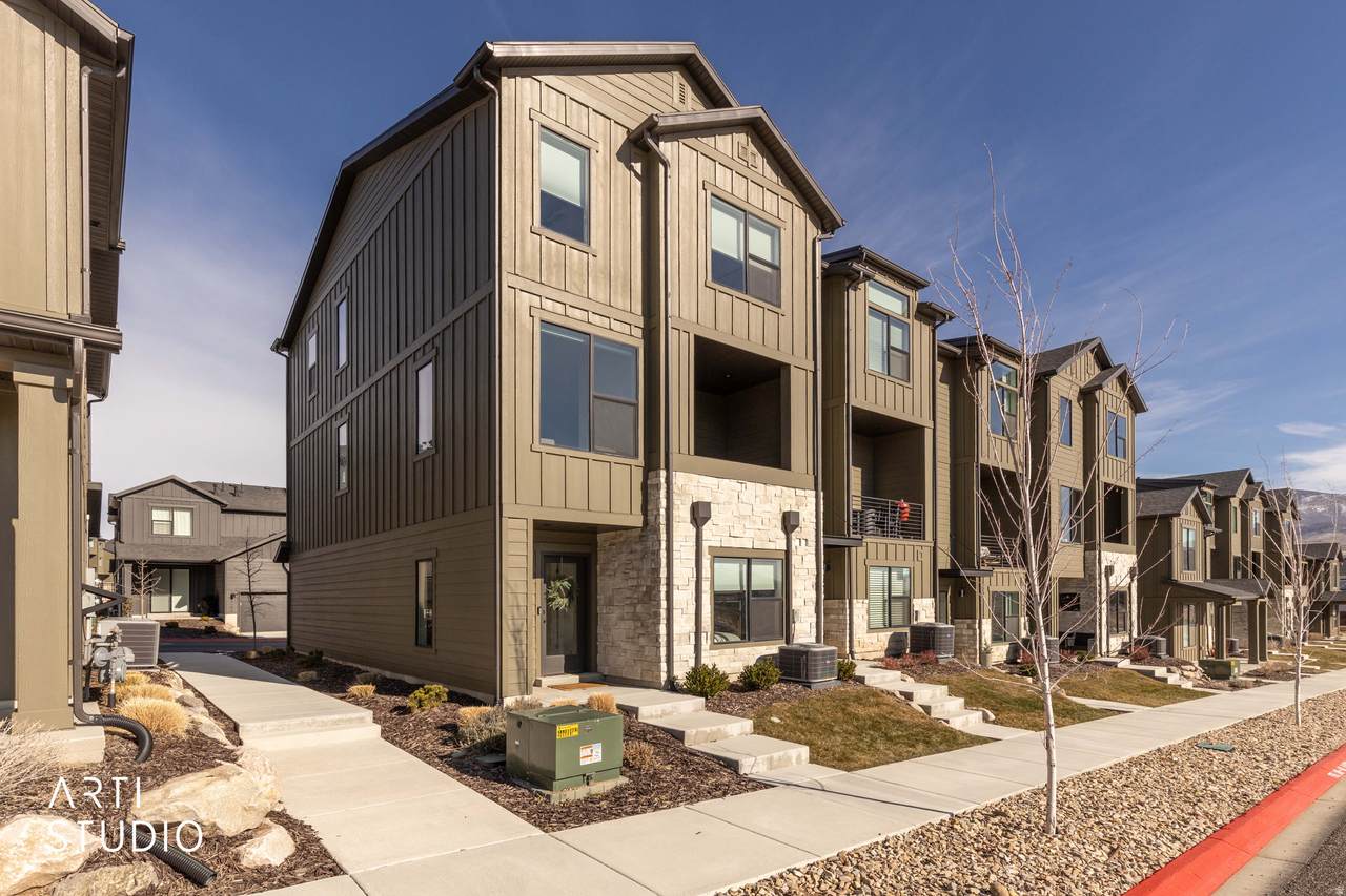 5065 Snow Canyon Rd - Photo 1