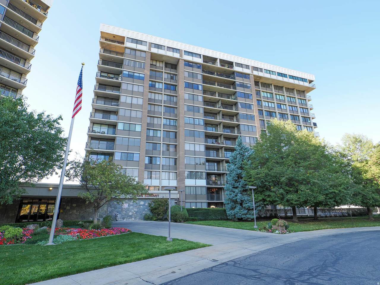 241 Vine St - Photo 1