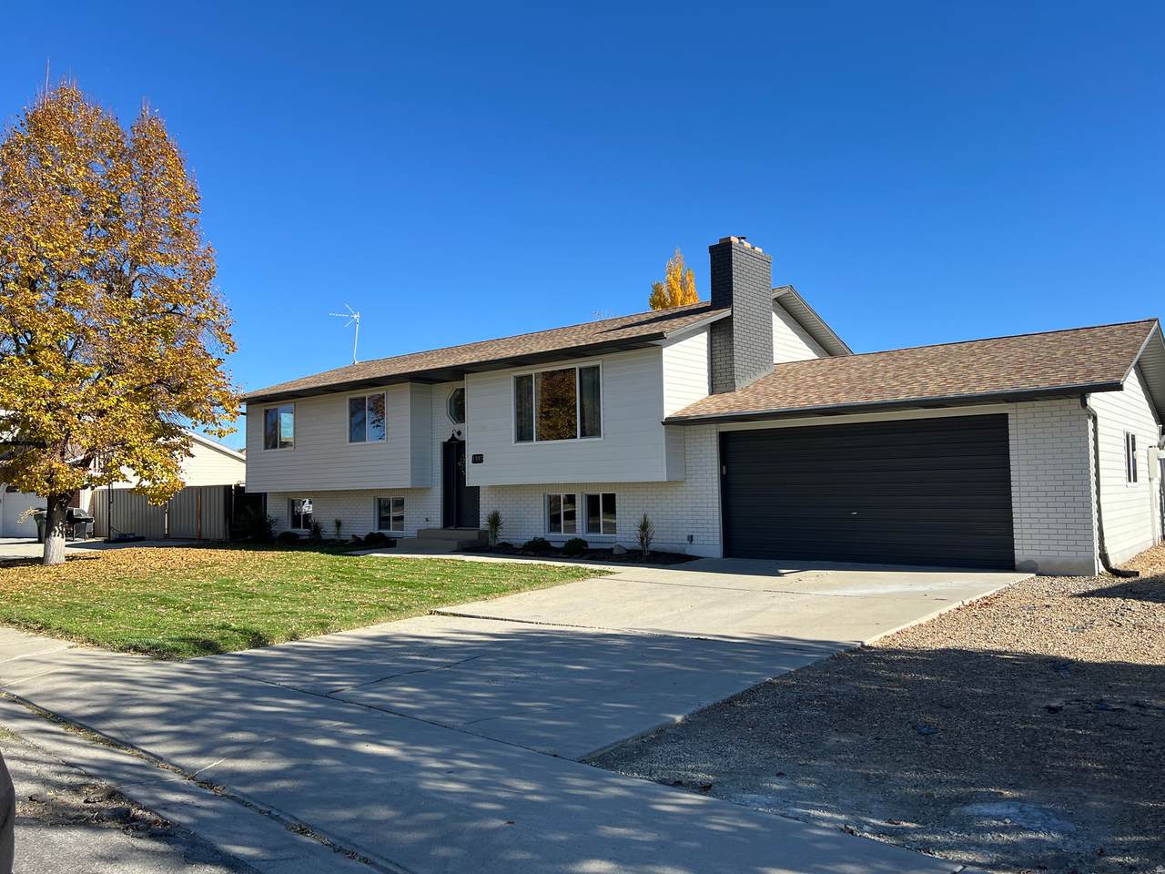 1335 Evergreen Dr - Photo 1