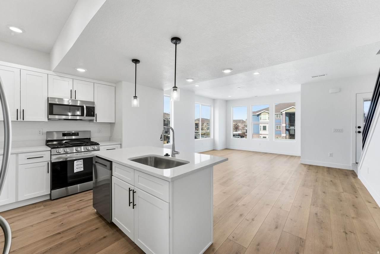 132 Chambord Ct - Photo 1