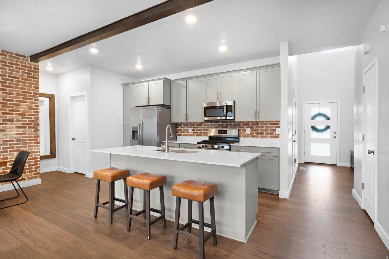 933 Lucky Clover Dr - Photo 1