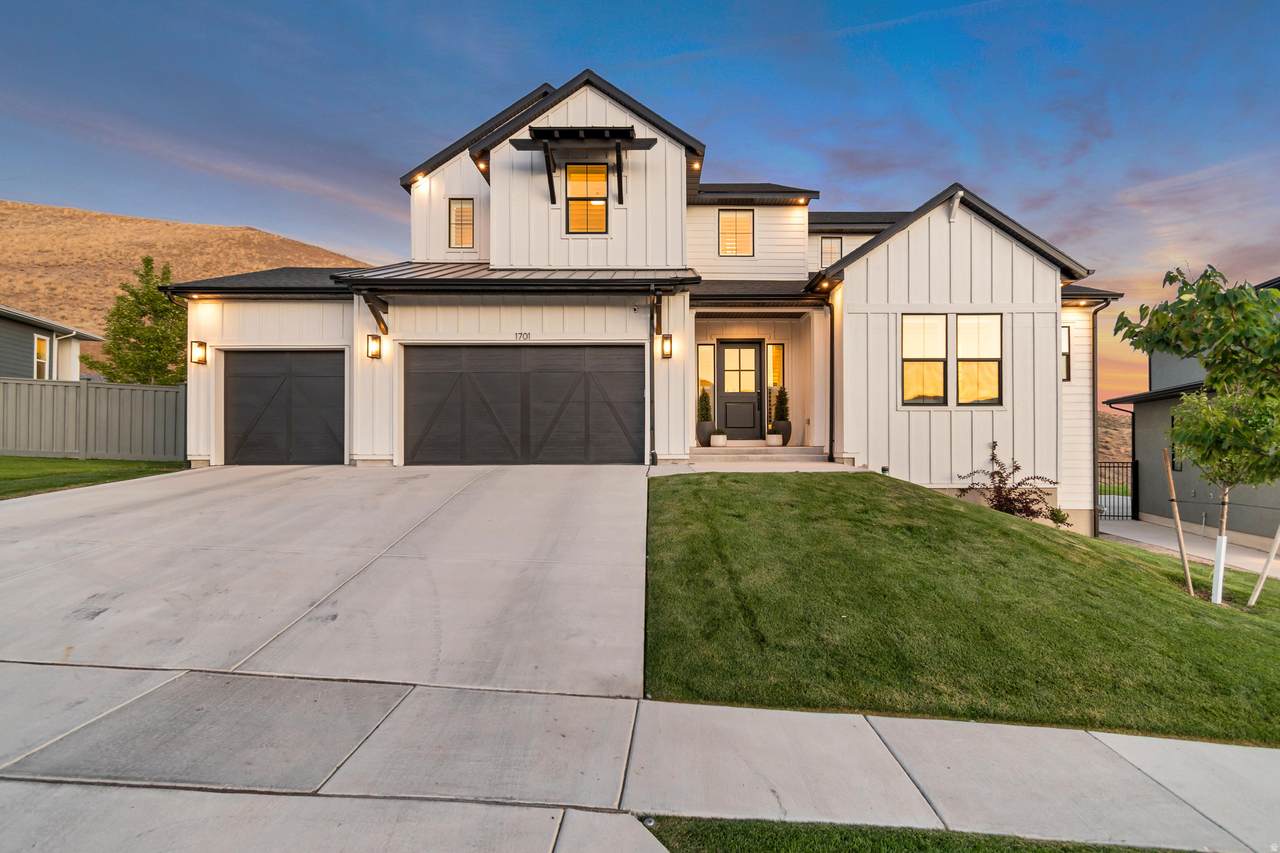 1701 Oakridge Cir - Photo 1