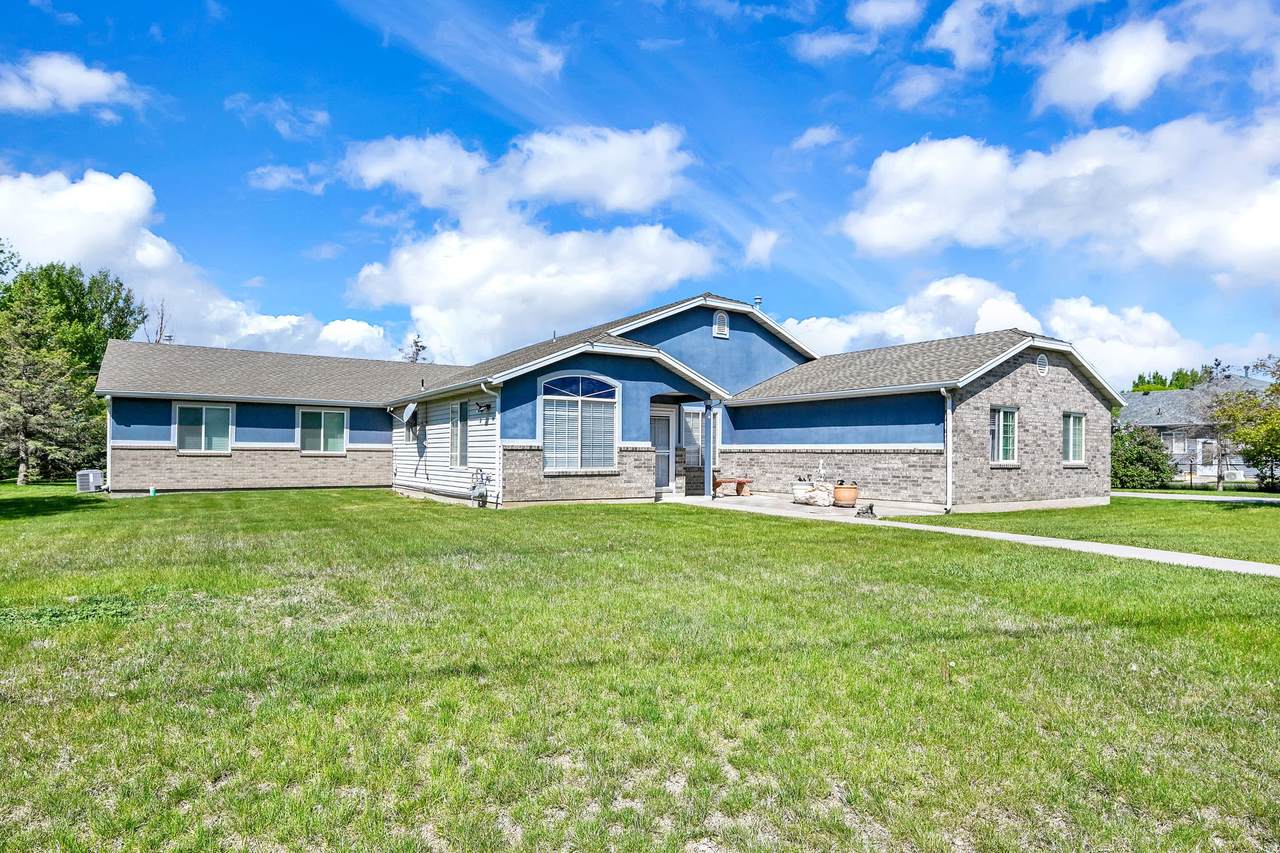 3139 Pelican Dr - Photo 1