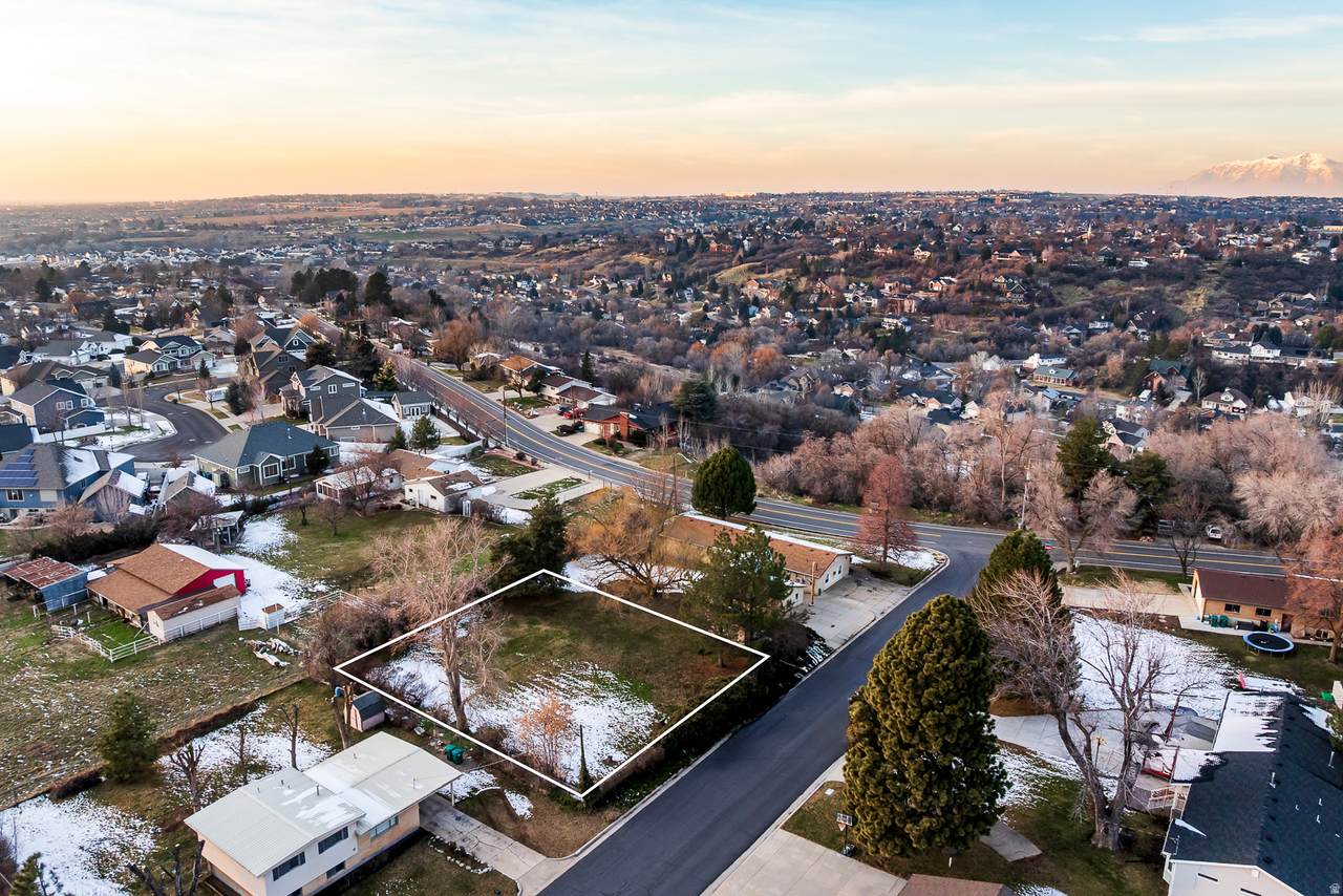  Address Not Published - Photo 1