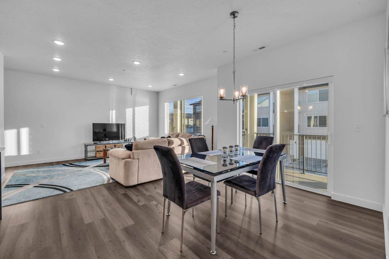 1218 Sawmill Blvd - Photo 1