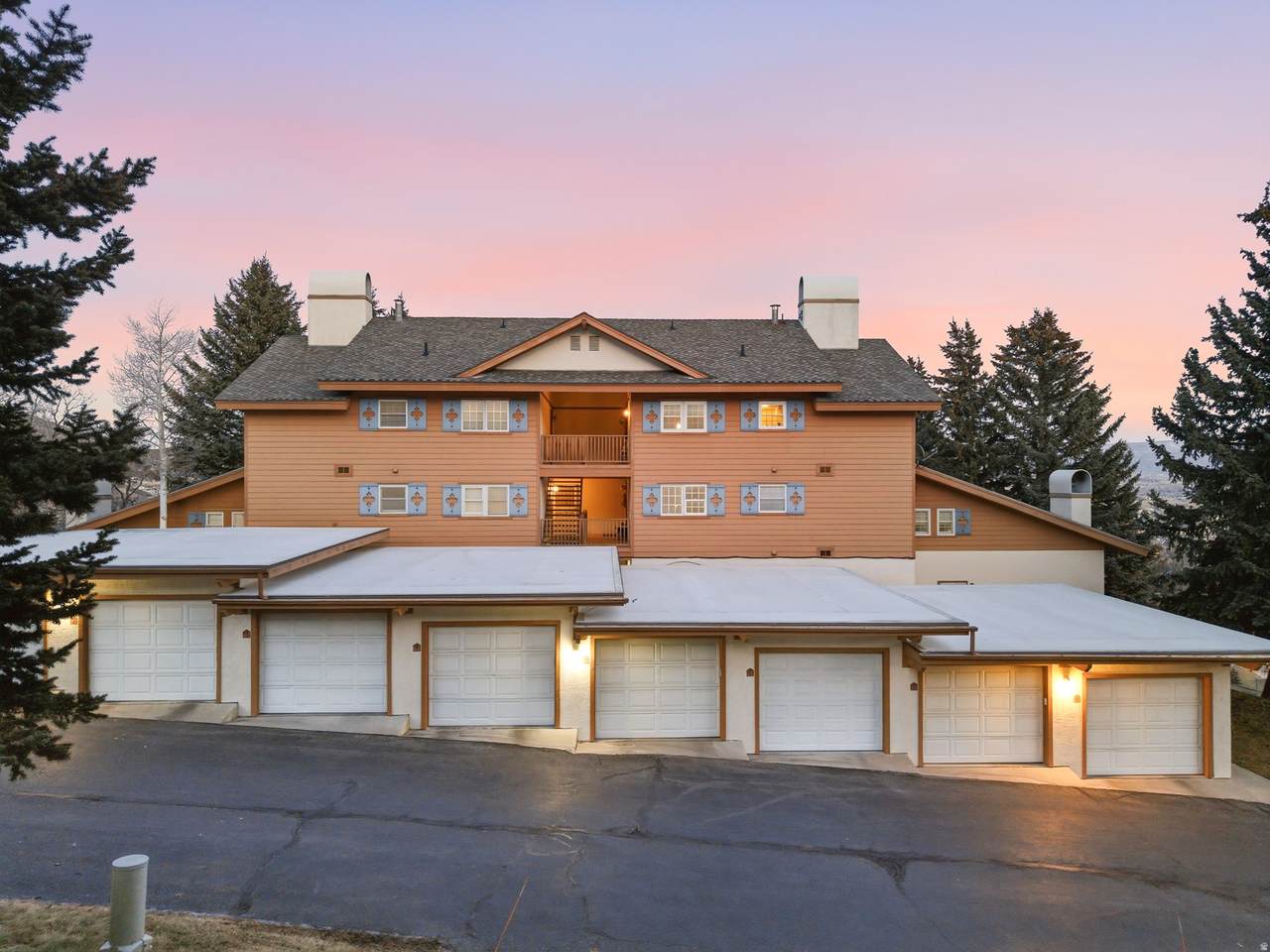 939 Schneitter Cir - Photo 1