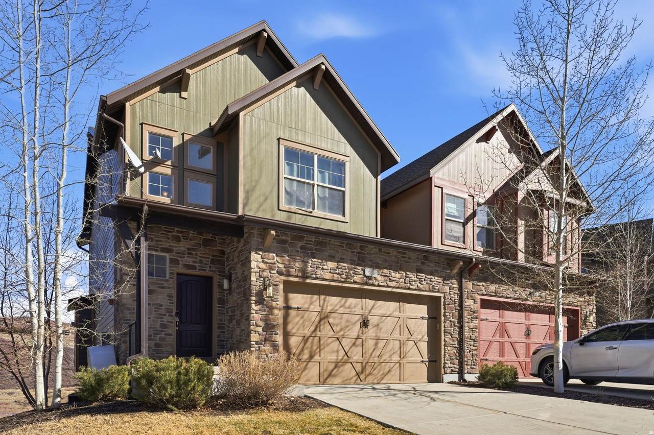 964 Abigail Dr - Photo 1