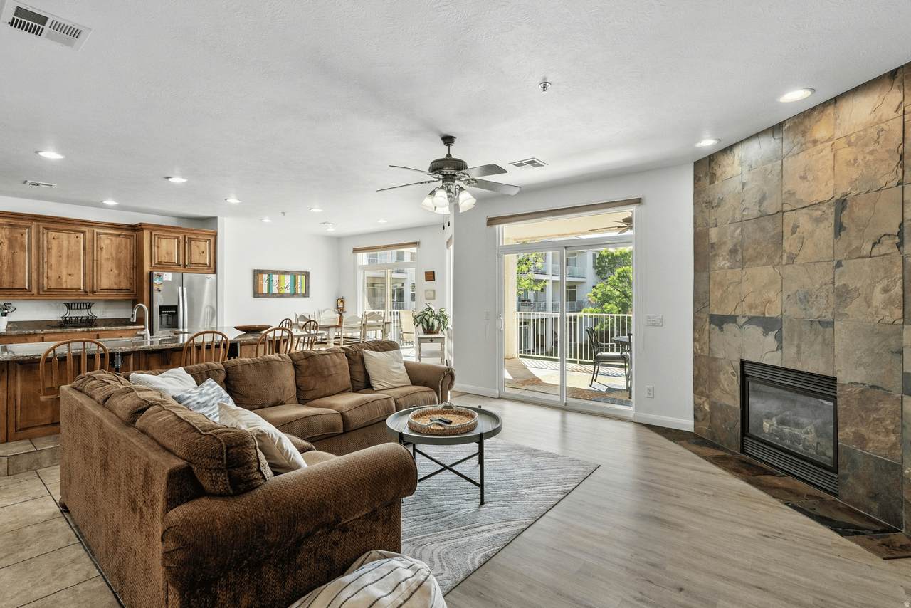 1845 Canyon View Dr - Photo 1