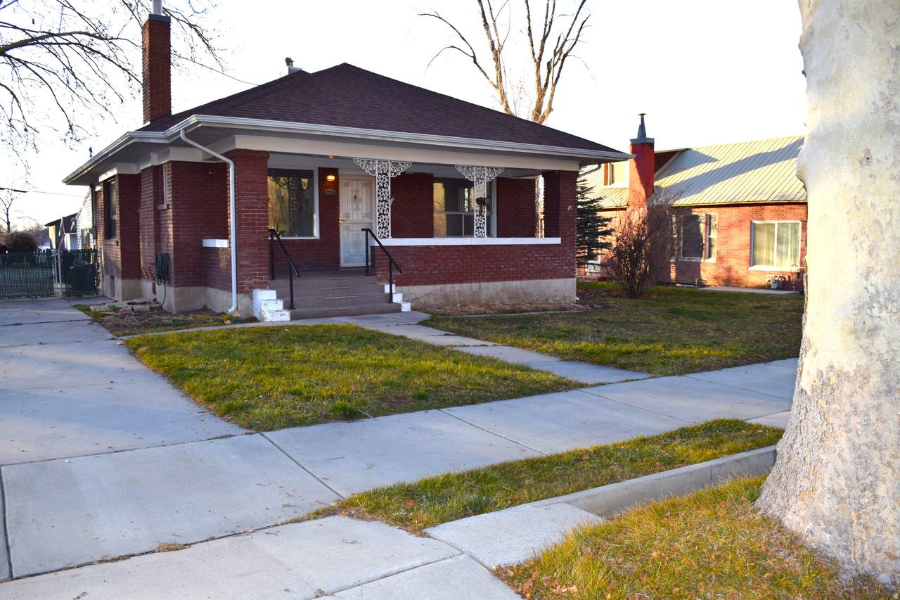 225 Main St - Photo 1