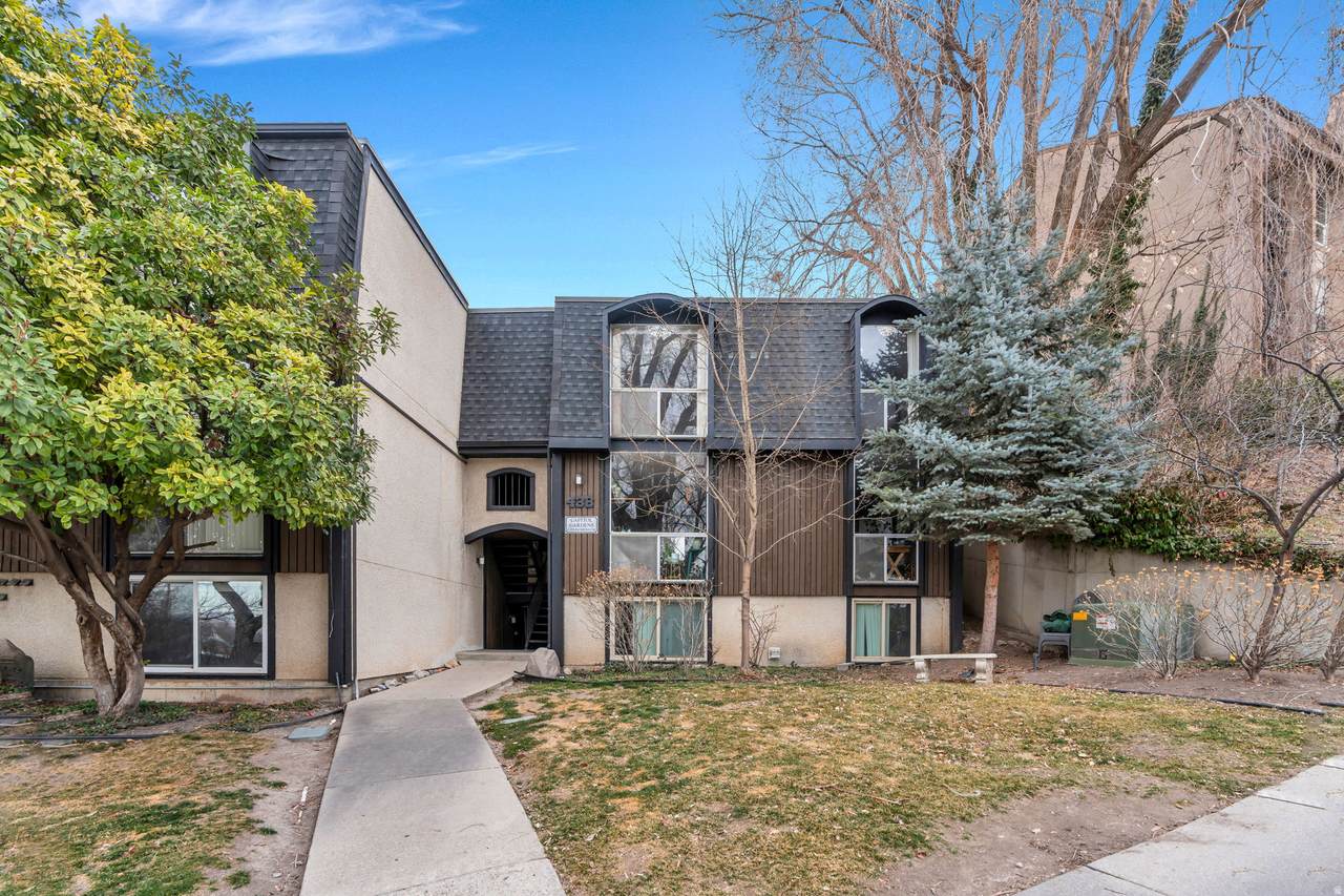 438 Center St - Photo 1