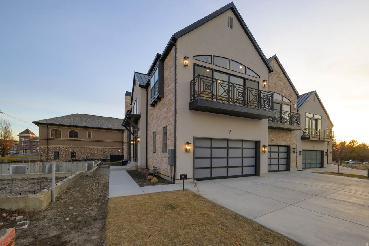 250 Main St - Photo 1