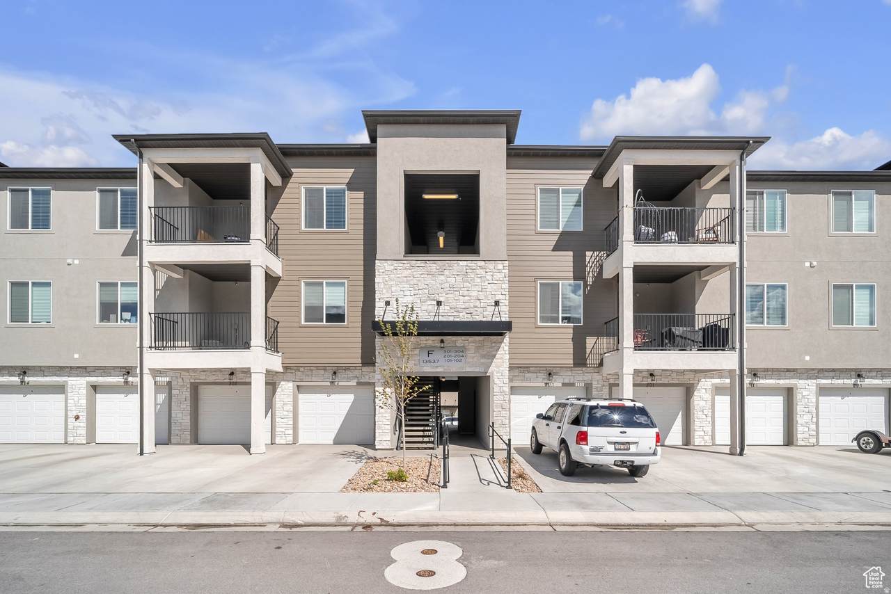 13537 Commodus Dr - Photo 1