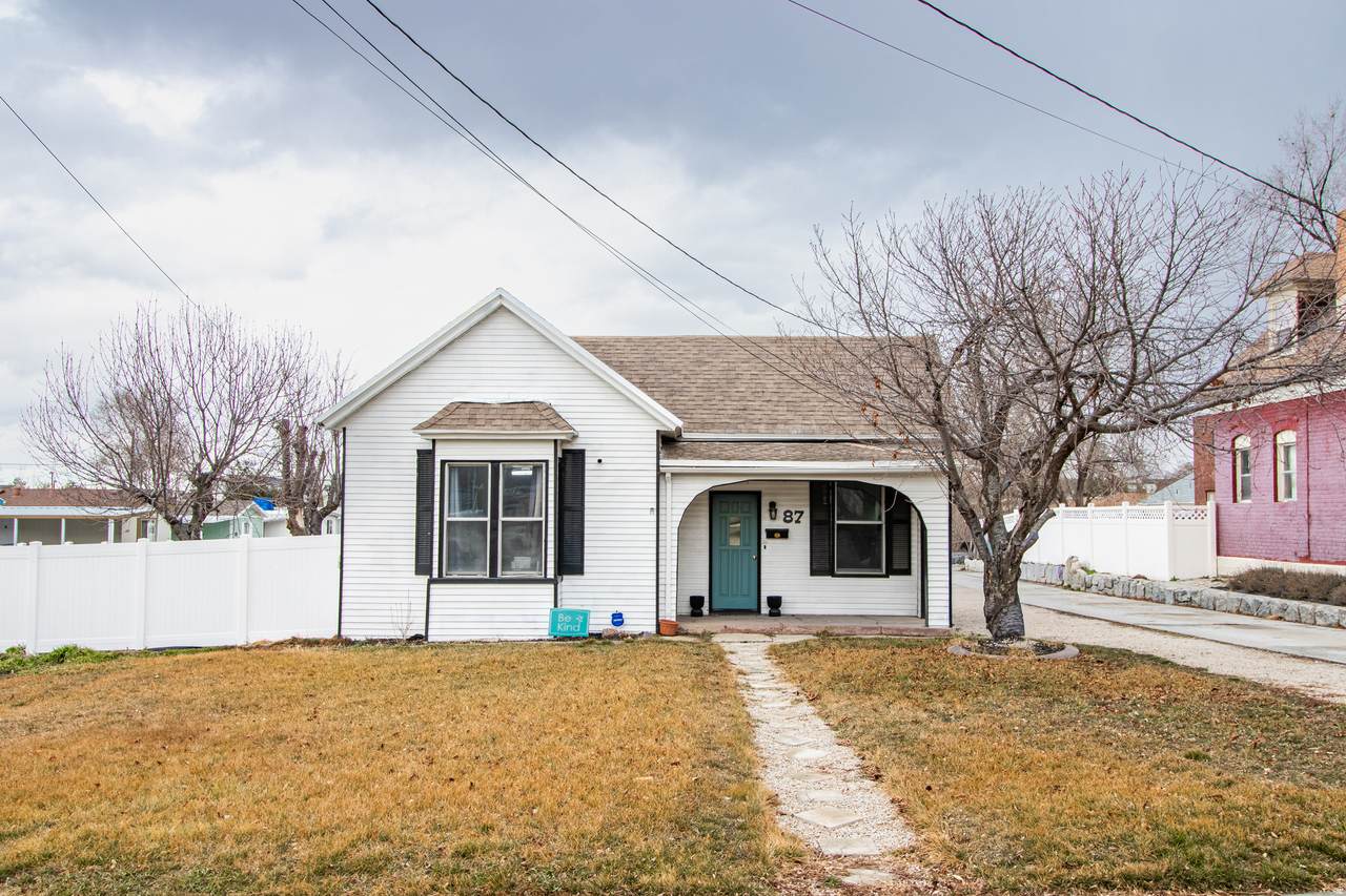 87 Pioneer Ave - Photo 1