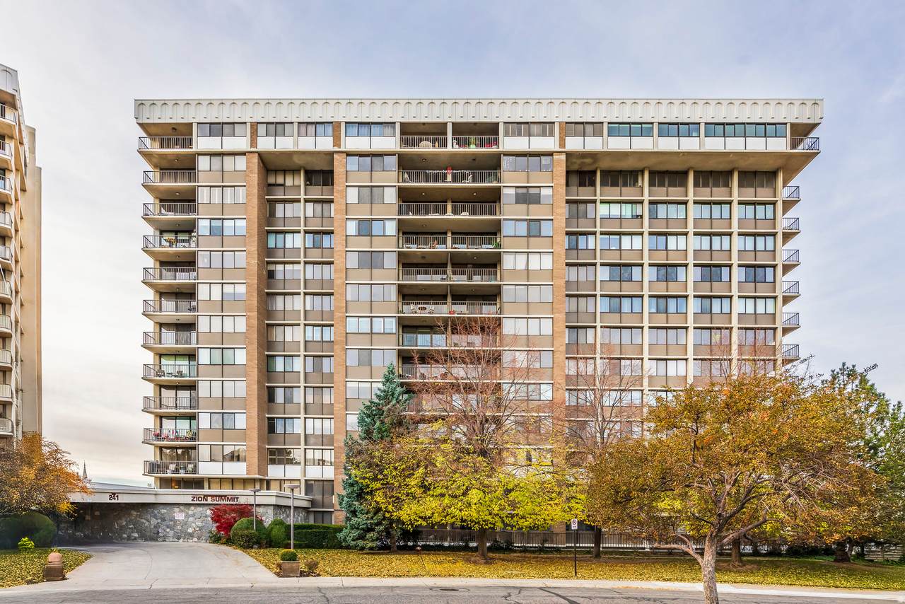 241 Vine St - Photo 1