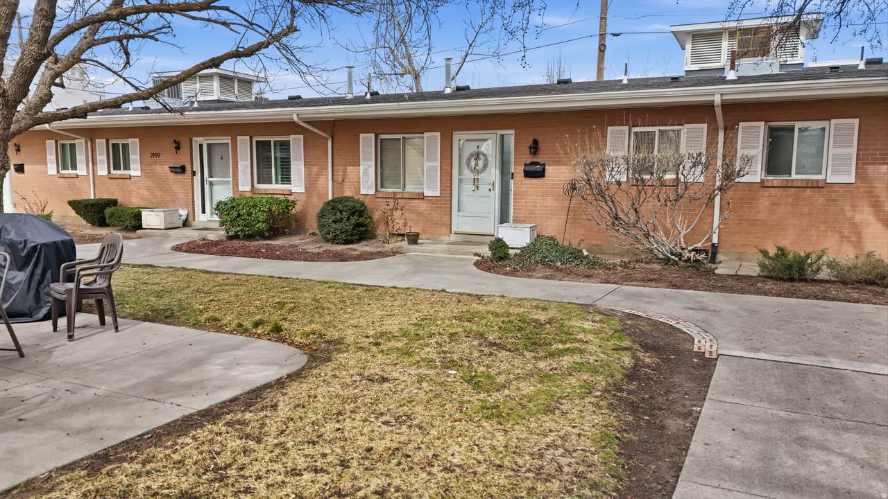 2199 Carriage Ln - Photo 1