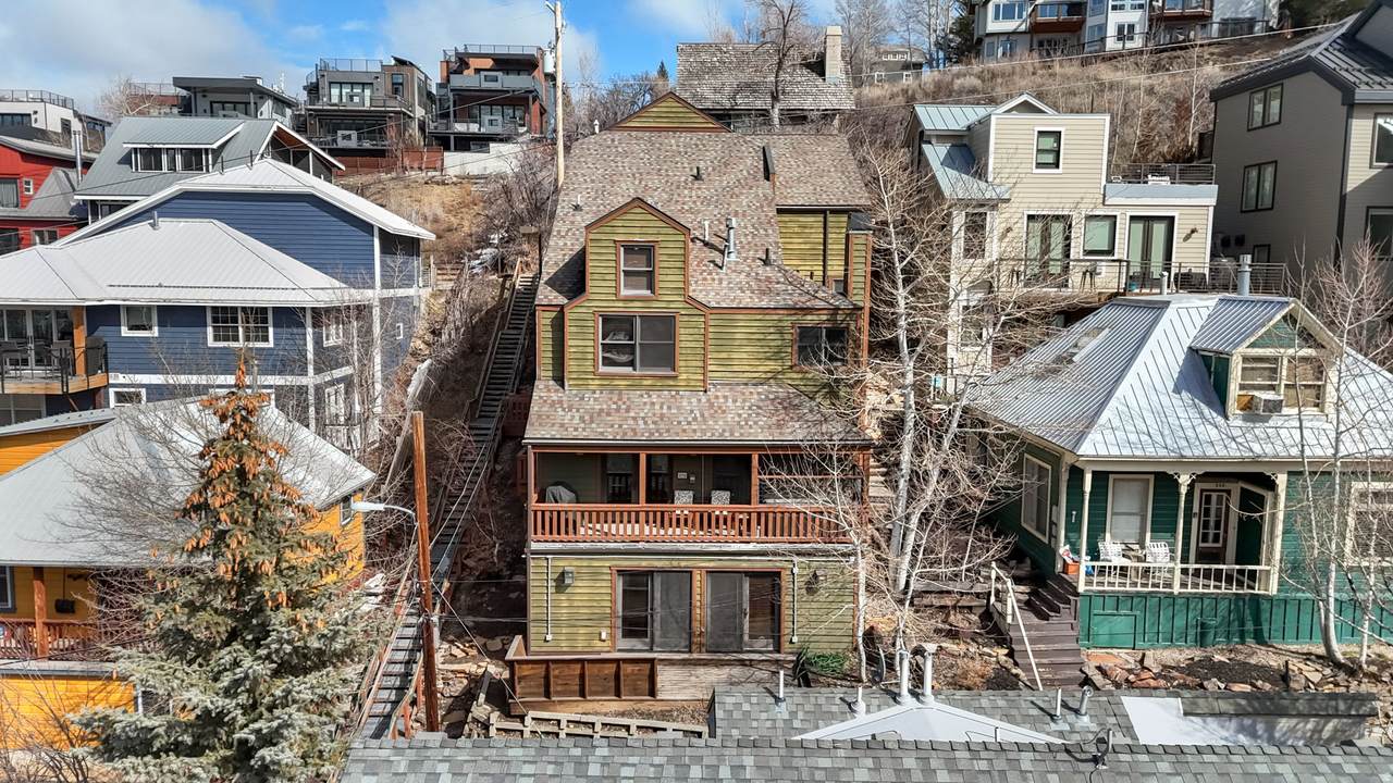 361 Ontario Ave - Photo 1