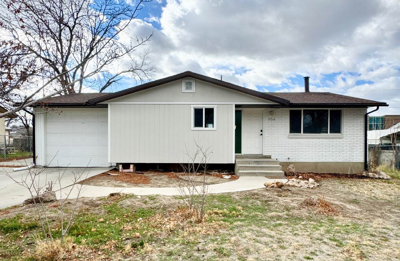 954 Carnation Dr - Photo 1