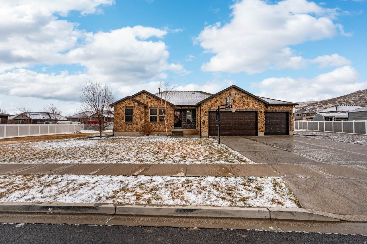 981 Red Barn Dr - Photo 1