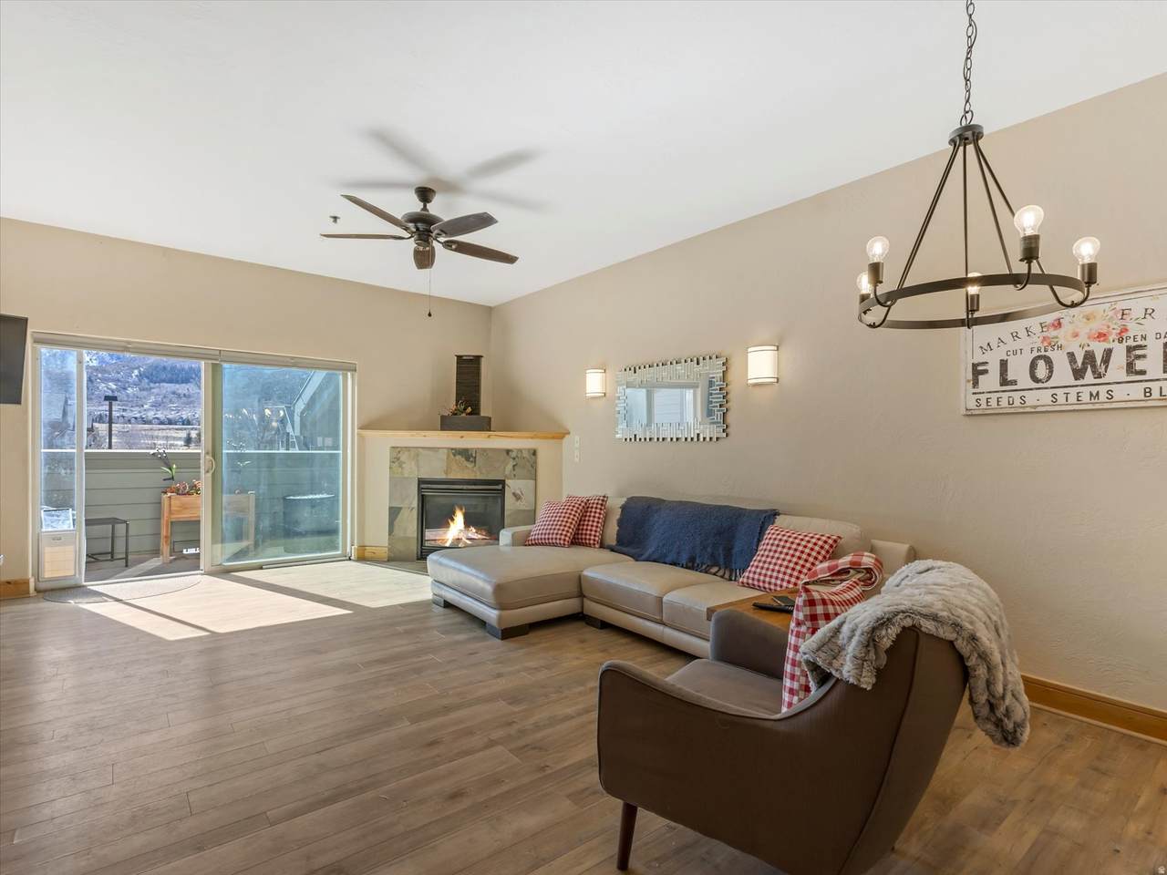 1684 Fox Hollow Ln - Photo 1