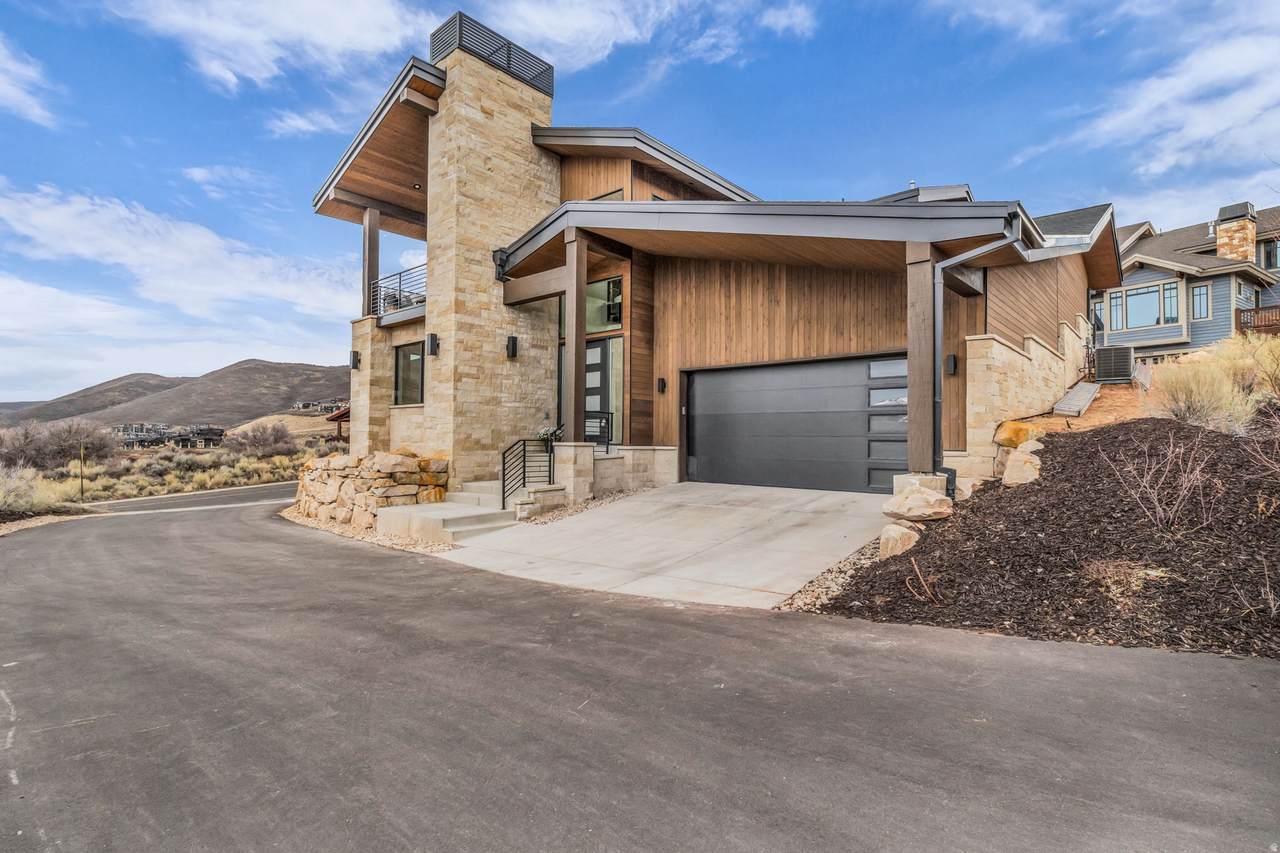 10740 Hideout Trl - Photo 1