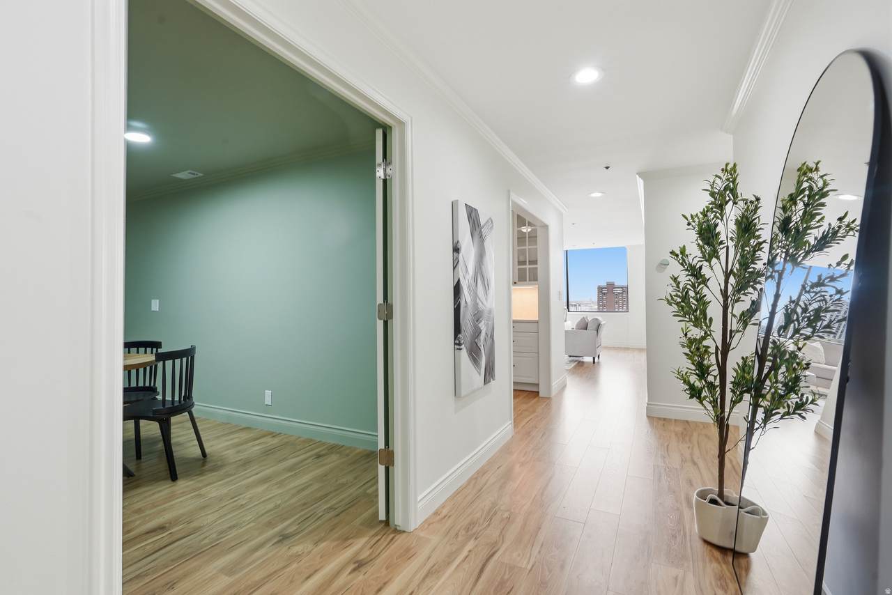 44 Broadway - Photo 1
