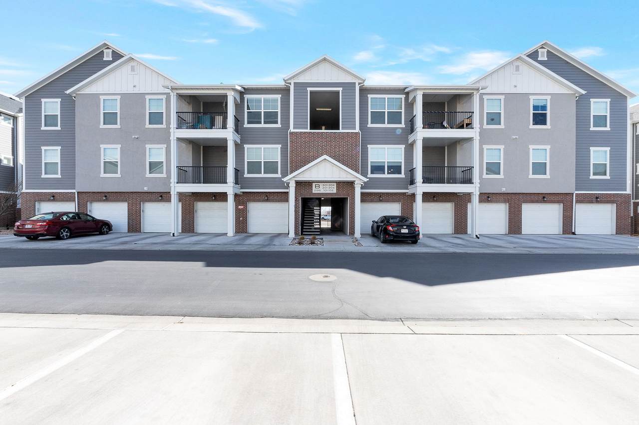 2196 Main St - Photo 1