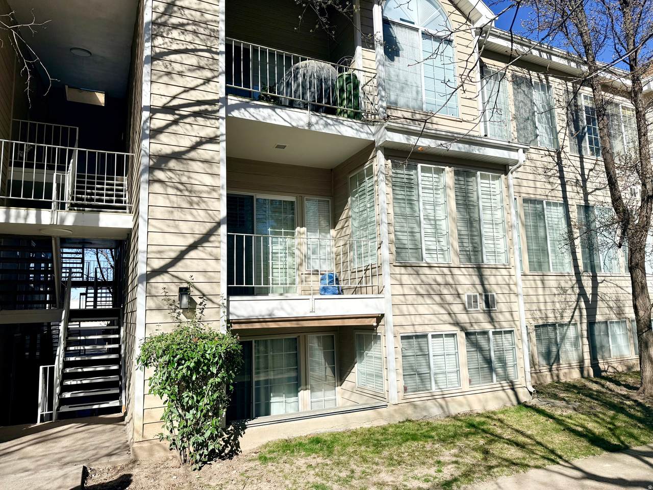 650 Main St - Photo 1