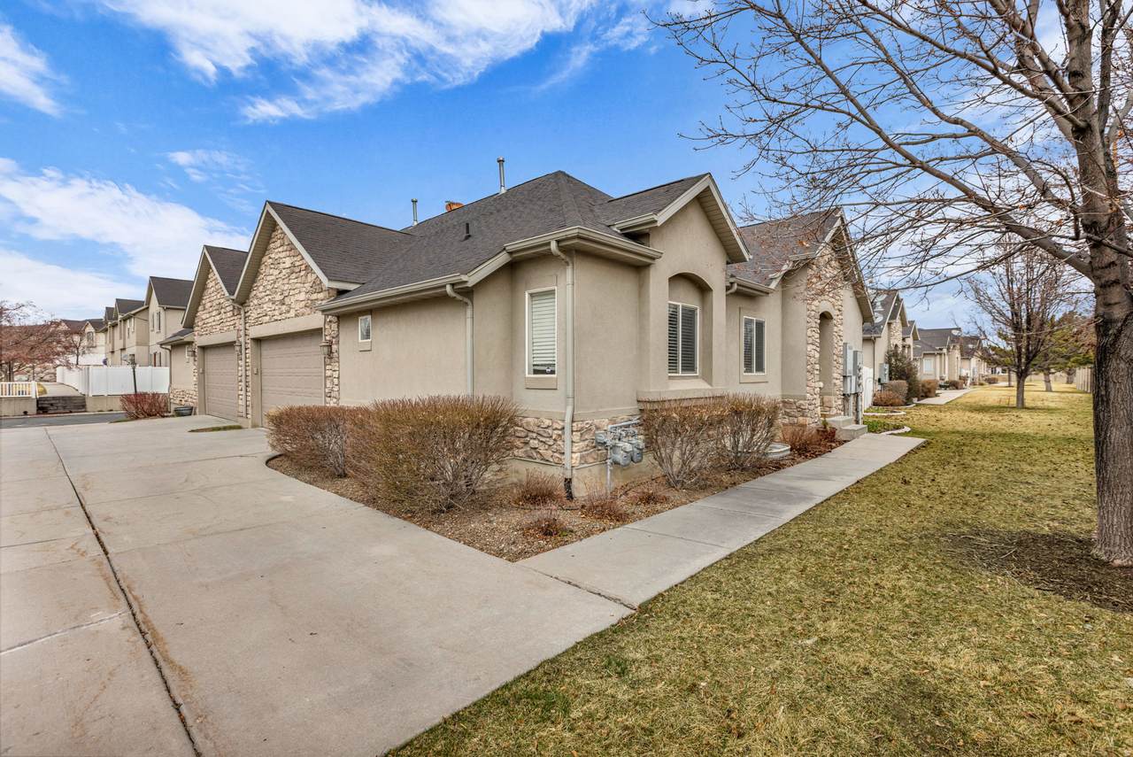 10819 Wynview Ln - Photo 1