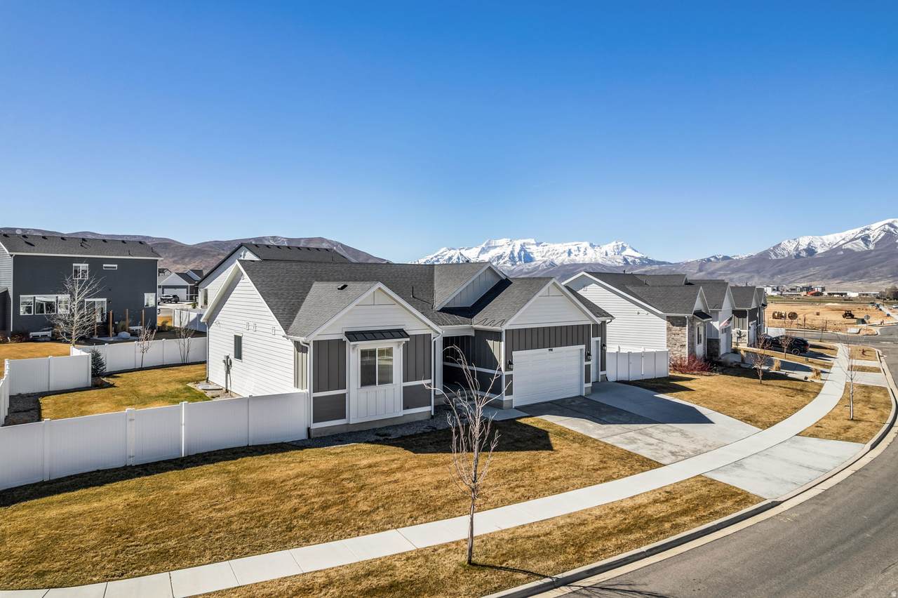 998 Becca Rd - Photo 1