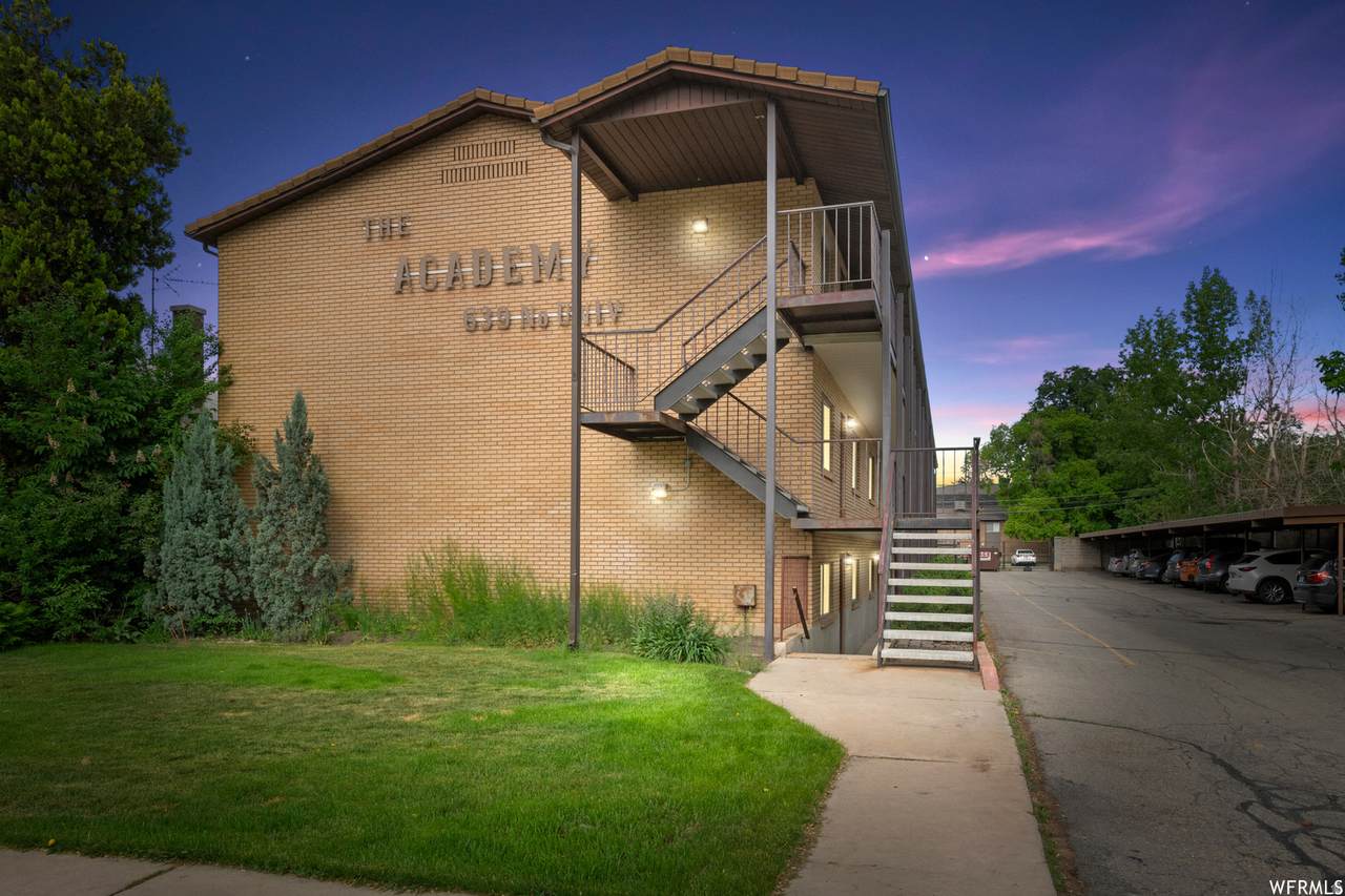 639 University Ave - Photo 1